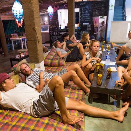 Hotel Cheeky Monkey Surf Camp Weligama Zewnętrze zdjęcie