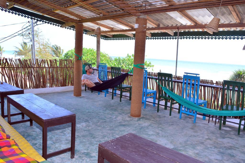 Hotel Cheeky Monkey Surf Camp Weligama Zewnętrze zdjęcie