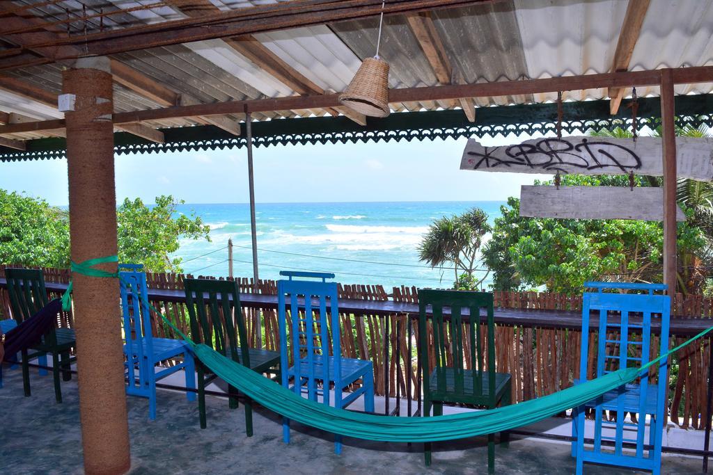 Hotel Cheeky Monkey Surf Camp Weligama Zewnętrze zdjęcie
