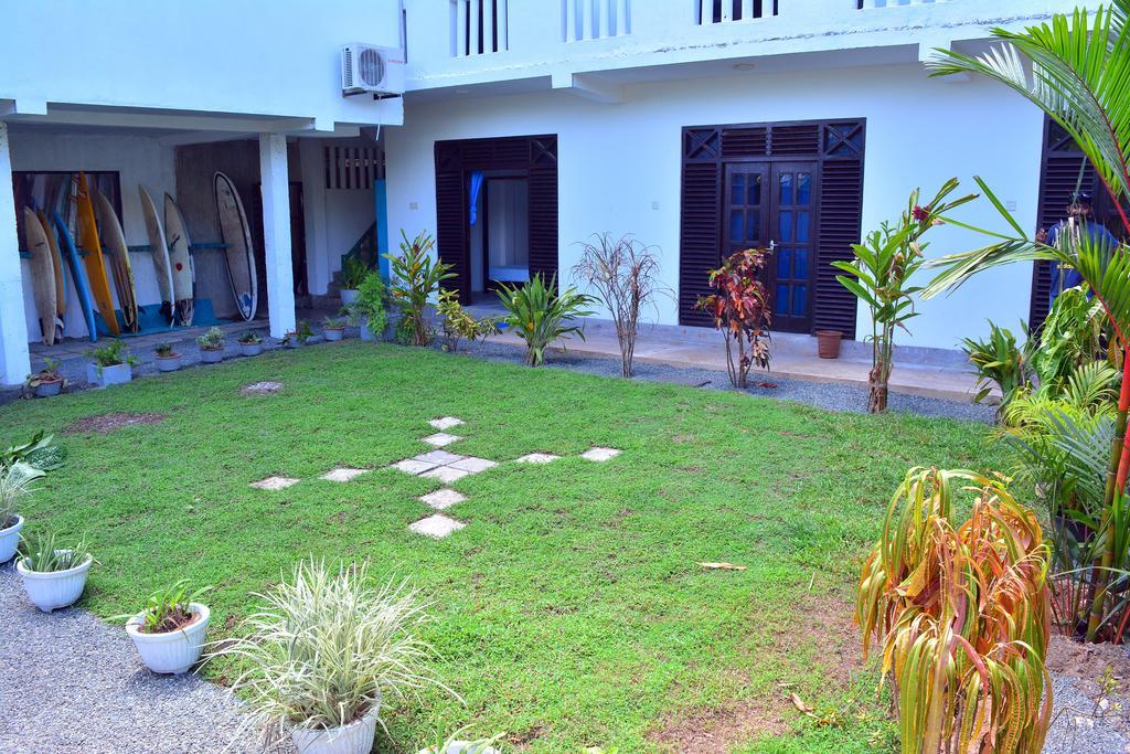 Hotel Cheeky Monkey Surf Camp Weligama Zewnętrze zdjęcie