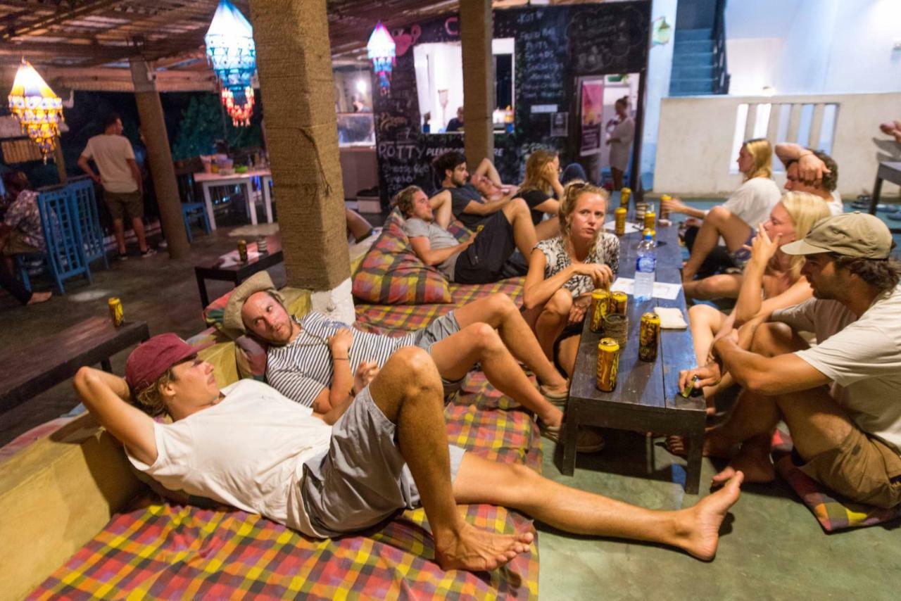 Hotel Cheeky Monkey Surf Camp Weligama Zewnętrze zdjęcie